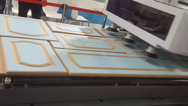 ATC cnc router with loading and unloading 